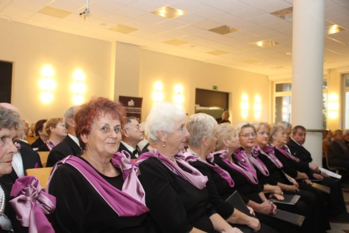 Zdjęcie nr 14 z galerii Uroczysta Inauguracja Roku Akademickiego 2016/2017 w Uniwersytecie Trzeciego Wieku