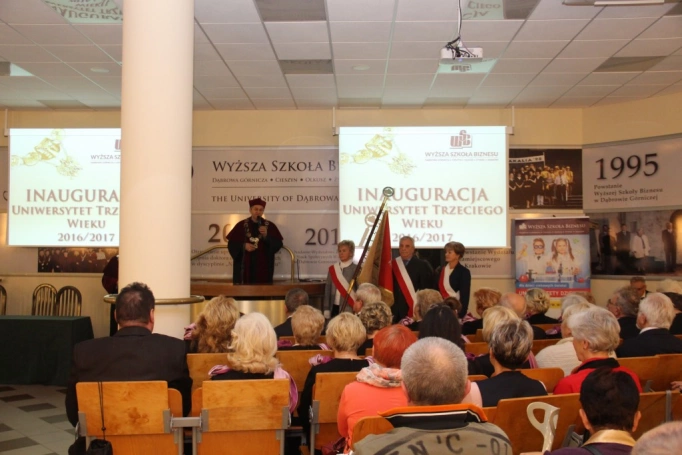 Zdjęcie nr 15 z galerii Uroczysta Inauguracja Roku Akademickiego 2016/2017 w Uniwersytecie Trzeciego Wieku