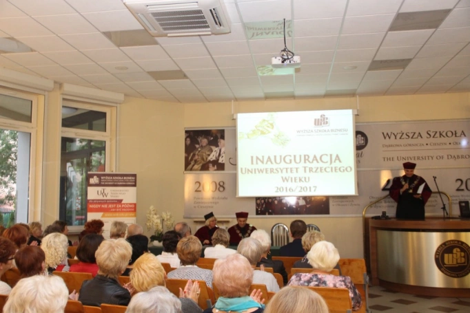 Zdjęcie nr 17 z galerii Uroczysta Inauguracja Roku Akademickiego 2016/2017 w Uniwersytecie Trzeciego Wieku