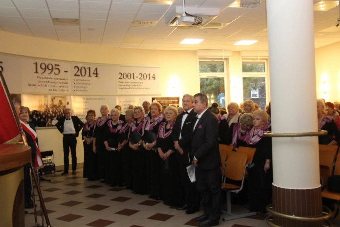 Zdjęcie nr 19 z galerii Uroczysta Inauguracja Roku Akademickiego 2016/2017 w Uniwersytecie Trzeciego Wieku