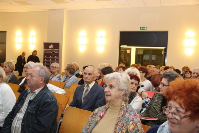 Zdjęcie nr 20 z galerii Uroczysta Inauguracja Roku Akademickiego 2016/2017 w Uniwersytecie Trzeciego Wieku