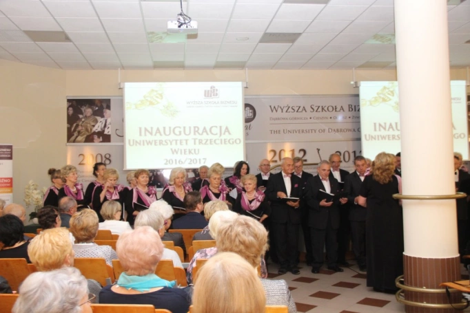 Zdjęcie nr 22 z galerii Uroczysta Inauguracja Roku Akademickiego 2016/2017 w Uniwersytecie Trzeciego Wieku