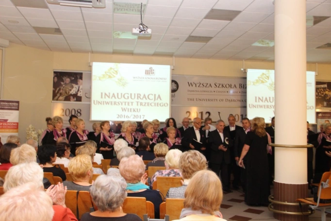 Zdjęcie nr 24 z galerii Uroczysta Inauguracja Roku Akademickiego 2016/2017 w Uniwersytecie Trzeciego Wieku
