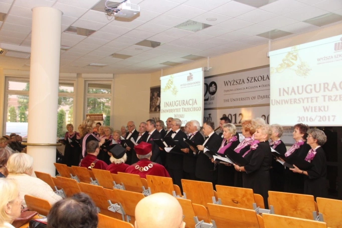 Zdjęcie nr 25 z galerii Uroczysta Inauguracja Roku Akademickiego 2016/2017 w Uniwersytecie Trzeciego Wieku