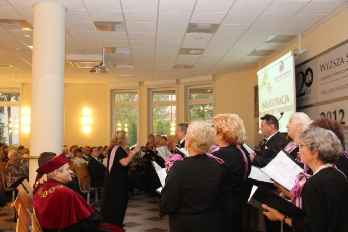 Zdjęcie nr 27 z galerii Uroczysta Inauguracja Roku Akademickiego 2016/2017 w Uniwersytecie Trzeciego Wieku