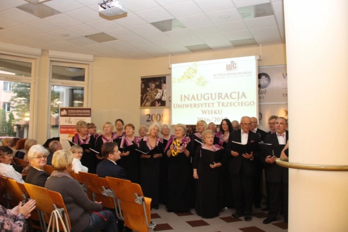 Zdjęcie nr 33 z galerii Uroczysta Inauguracja Roku Akademickiego 2016/2017 w Uniwersytecie Trzeciego Wieku