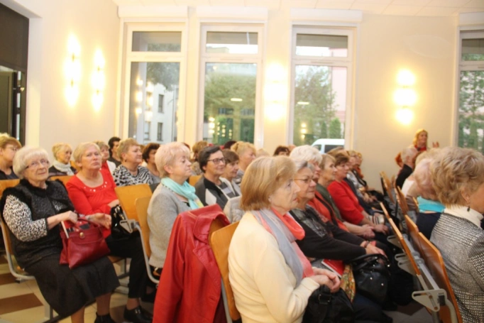 Zdjęcie nr 38 z galerii Uroczysta Inauguracja Roku Akademickiego 2016/2017 w Uniwersytecie Trzeciego Wieku