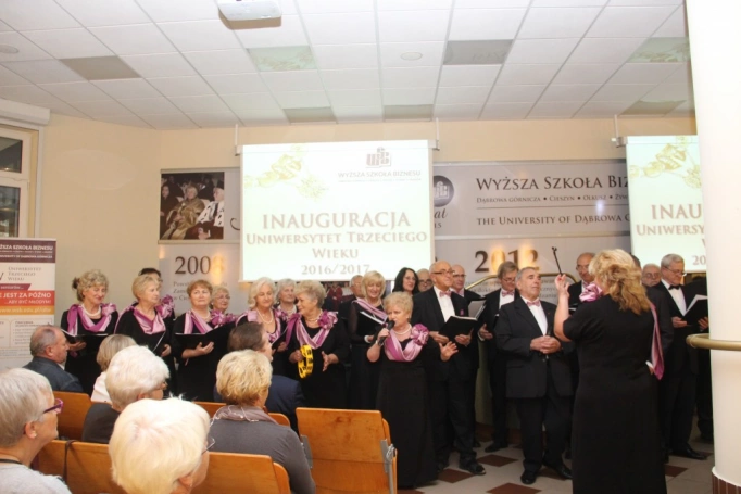Zdjęcie nr 39 z galerii Uroczysta Inauguracja Roku Akademickiego 2016/2017 w Uniwersytecie Trzeciego Wieku