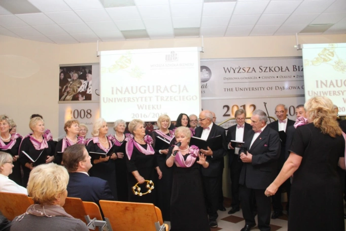 Zdjęcie nr 40 z galerii Uroczysta Inauguracja Roku Akademickiego 2016/2017 w Uniwersytecie Trzeciego Wieku