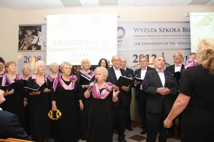Zdjęcie nr 42 z galerii Uroczysta Inauguracja Roku Akademickiego 2016/2017 w Uniwersytecie Trzeciego Wieku