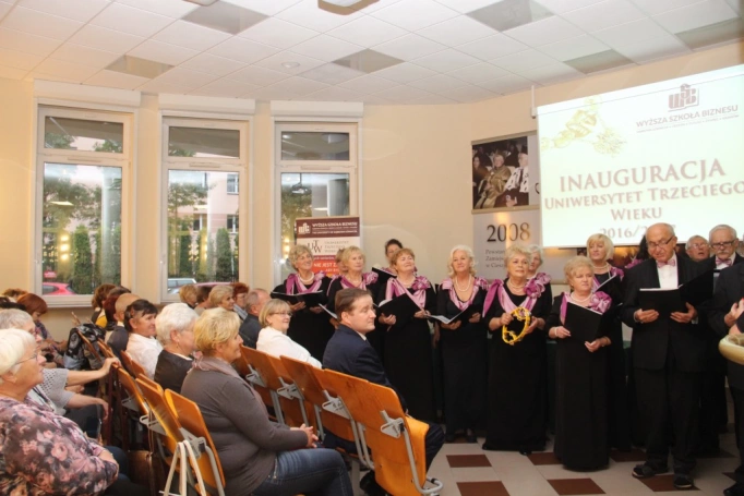 Zdjęcie nr 43 z galerii Uroczysta Inauguracja Roku Akademickiego 2016/2017 w Uniwersytecie Trzeciego Wieku