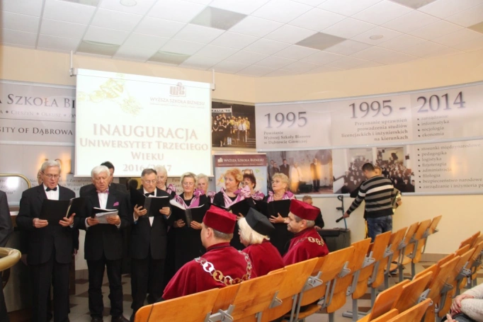 Zdjęcie nr 44 z galerii Uroczysta Inauguracja Roku Akademickiego 2016/2017 w Uniwersytecie Trzeciego Wieku