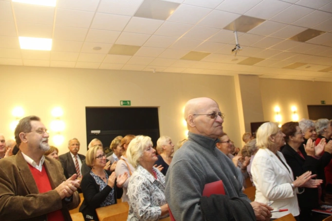 Zdjęcie nr 60 z galerii Uroczysta Inauguracja Roku Akademickiego 2016/2017 w Uniwersytecie Trzeciego Wieku
