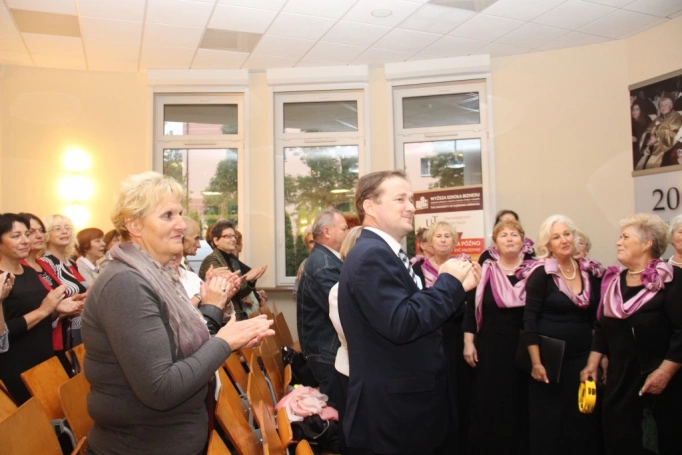 Zdjęcie nr 62 z galerii Uroczysta Inauguracja Roku Akademickiego 2016/2017 w Uniwersytecie Trzeciego Wieku