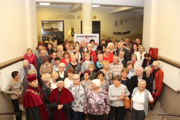 Zdjęcie nr 72 z galerii Uroczysta Inauguracja Roku Akademickiego 2016/2017 w Uniwersytecie Trzeciego Wieku