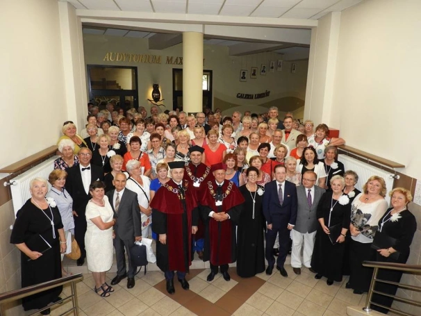 Zdjęcie nr 3 z galerii Uroczyste zakończenie roku akademickiego 2016/2017 w Uniwersytecie Trzeciego Wieku