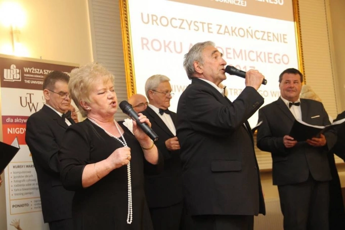 Zdjęcie nr 27 z galerii Uroczyste zakończenie roku akademickiego 2016/2017 w Uniwersytecie Trzeciego Wieku