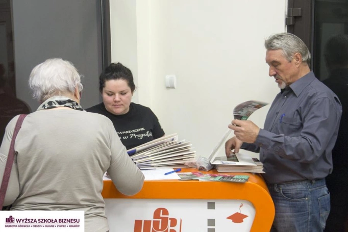 Zdjęcie nr 2 z galerii Słuchacze UTW wzięli udział w Kawiarence Obywatelskiej 