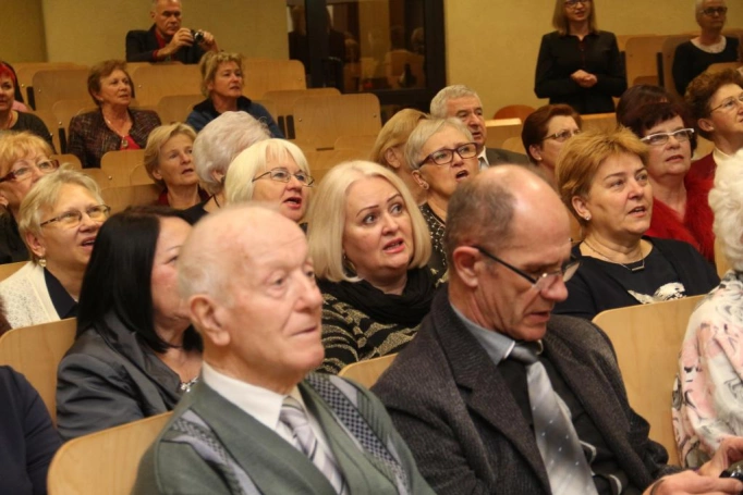 Zdjęcie nr 4 z galerii Koncert kolęd i wieczór wigilijny w UTW!