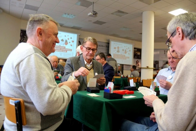 Zdjęcie nr 9 z galerii Międzypokoleniowy Turniej Brydża Sportowego UTW!
