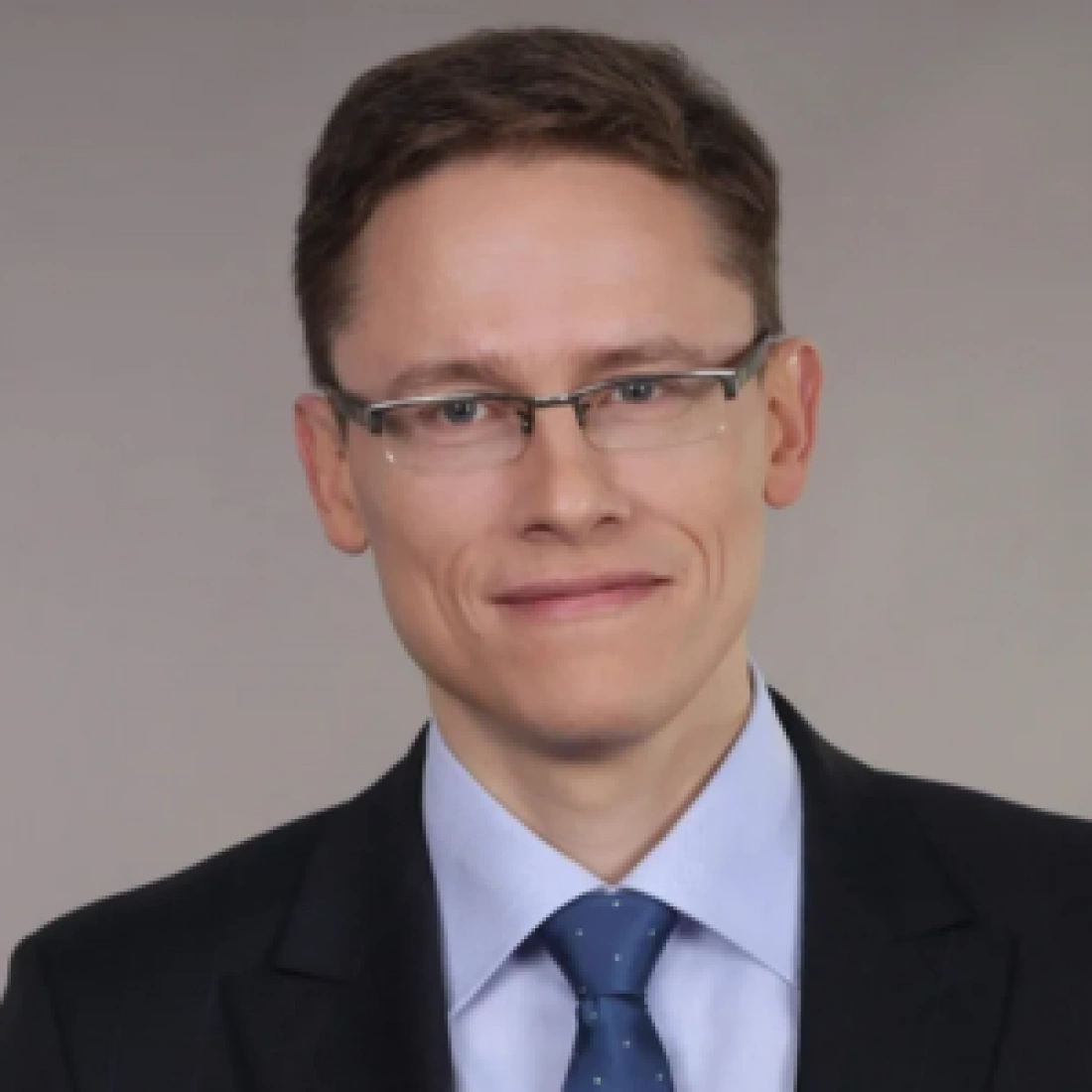 Michał Błeszyński - biegły rewident, posiada kwalifikacje CIA (Certifed Internal Auditor) i&nbsp;jest członkiem ACCA (Association of Chartered Certified Accountants)