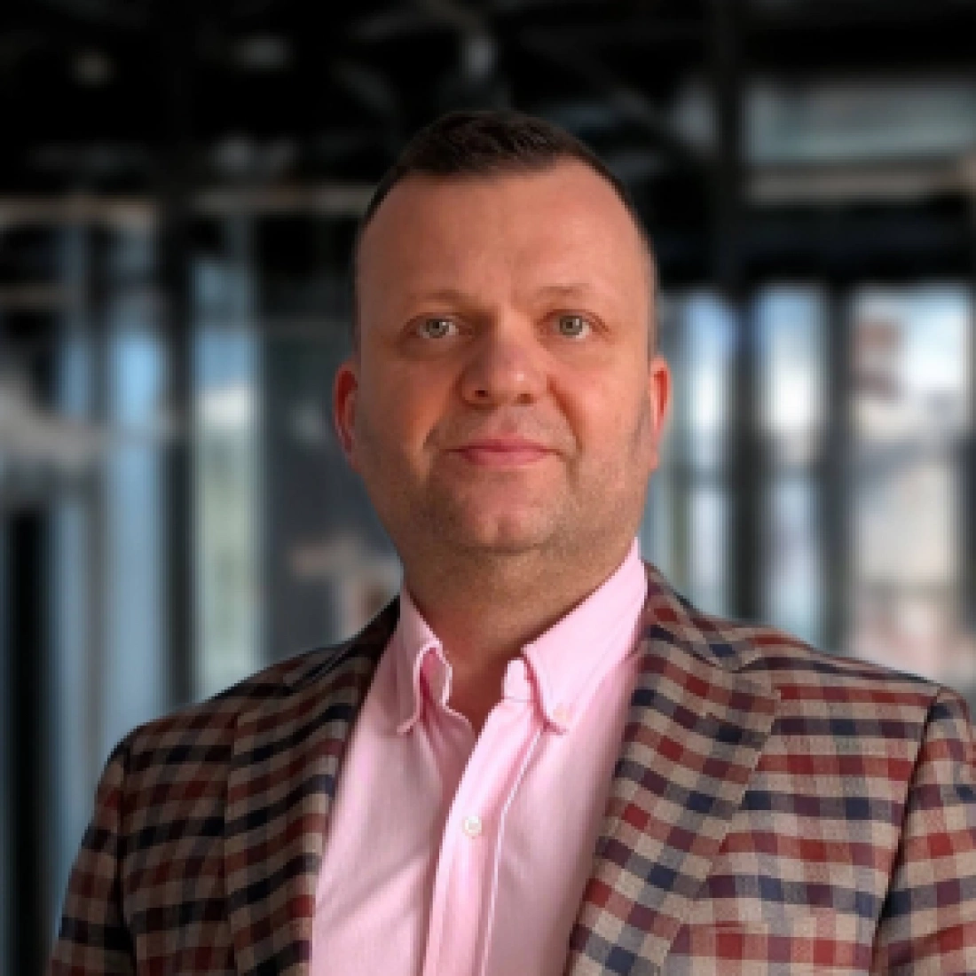 dr inż. Paweł Świtała, Akademia WSB, akredytowany Instruktor Amazon Academy, certyfikowany specjalista technologii Microsoft MCP, MCTS, MCSA, MCITP, rozwiązań Cloud Computing na platformach Amazon Web Services i Microsoft Azure