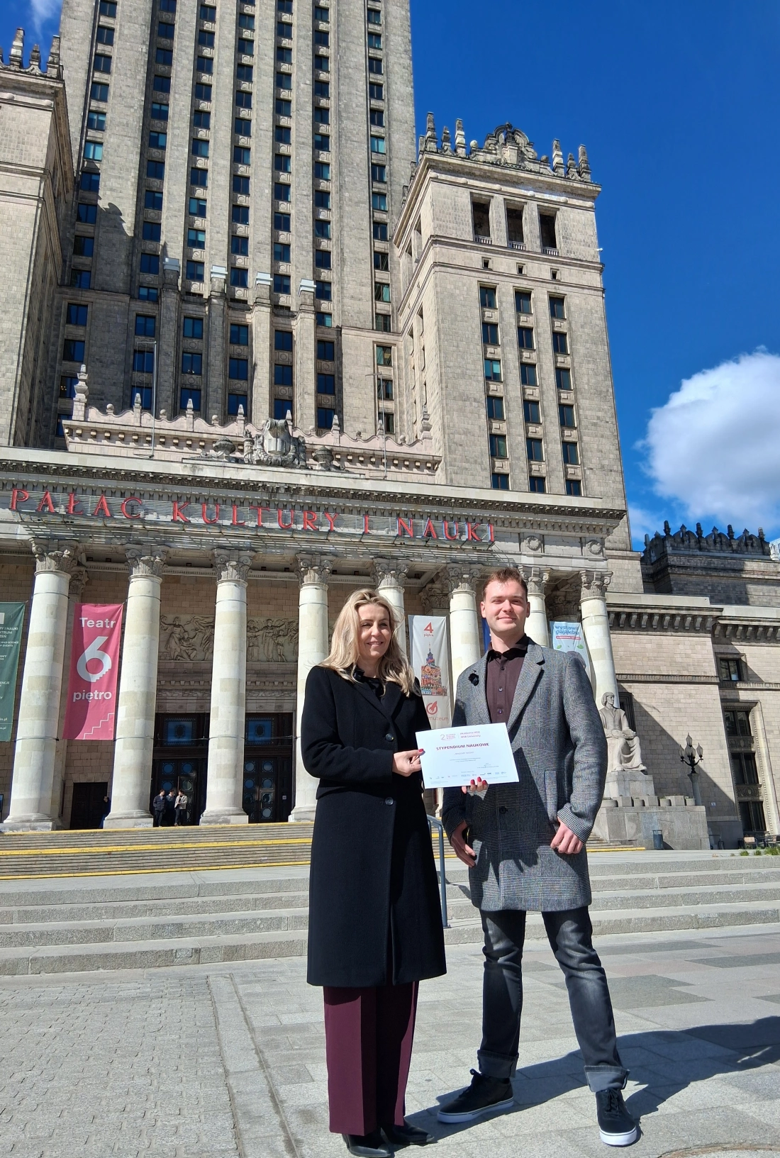 W samo południe na Placu Centralnym. Brązowy indeks wręczony 