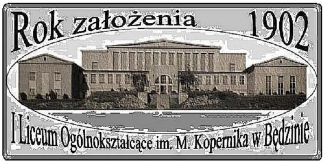 Miejsce przedstawia budynek II Liceum Og&oacute;lnokształcącego im. M. Kopernika w Będzinie z datą założenia 1902.