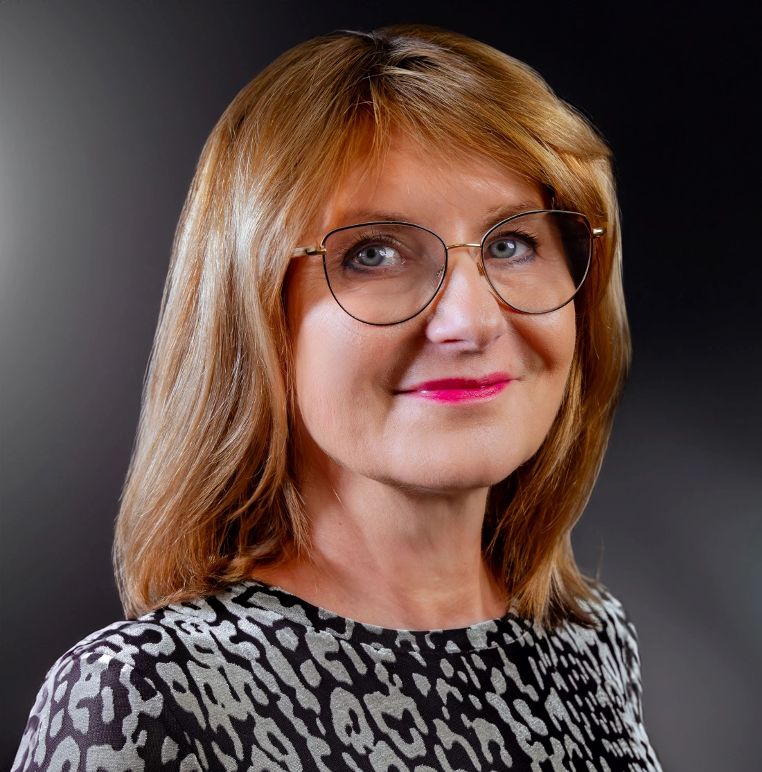 dr hab. Zofia Szarota, prof. AWSB