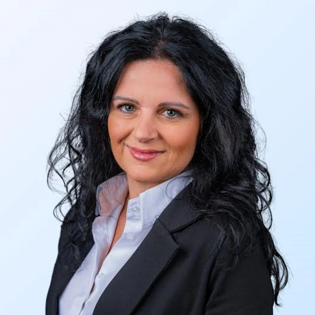 Ewa Wiązania-Gacek –  lekarz, specjalista chorób wewnętrznych i kardiologii