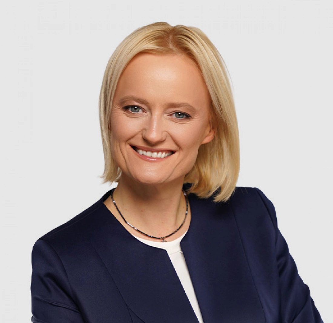 dr Anna Syrek-Kosowska, prof. AWSB  