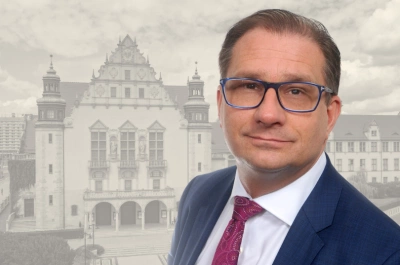 Ilustracja wydarzenia: Uroczystość nadania tytułu DOKTORA HONORIS CAUSA Akademii WSB Panu Markowi Kwiekowi