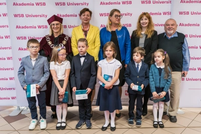 ilustracja aktualności: Mali studenci rozpoczęli rok akademicki w Dąbrowie G&oacute;rniczej.