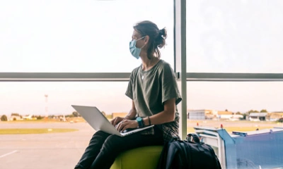 ilustracja aktualności: Jak bezpiecznie podróżować w czasie pandemii i globalnych zagrożeń? Z odpowiedzią przychodzą naukowcy Akademii WSB oraz pracownicy Międzynarodowego Portu Lotniczego „Katowice” w Pyrzowicach