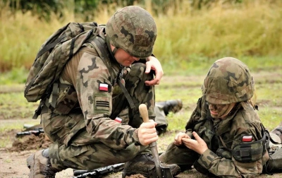 ilustracja aktualności: Zachęcamy do uczestnictwa w ochotniczym szkoleniu wojskowym, w roku akademickim 2022/2023, w ramach Szkoły Legii Akademickiej.