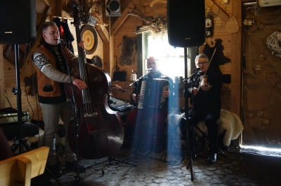 ilustracja aktualności: Beskidy, kulig, pączki i góralska muzyka!