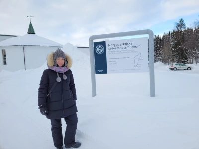 ilustracja aktualności: Karolina Sygulska z wizytą na Uniwersytecie Arktycznym Norwegii