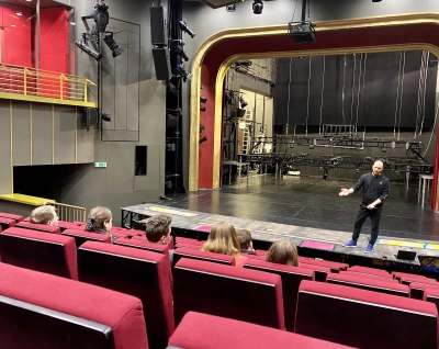 ilustracja aktualności: Spotkanie Koła Naukowego "GOLD AWSB" z Panem Jakubem Lipskim właścicielem i założycielem firmy Stage Control