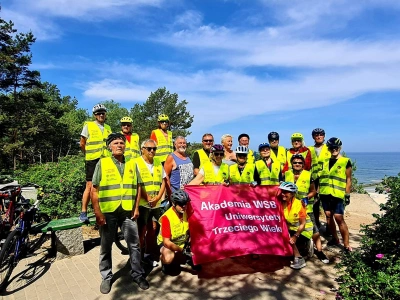 ilustracja aktualności: Dąbrowscy Seniorzy rowerami wzdłuż Bałtyku