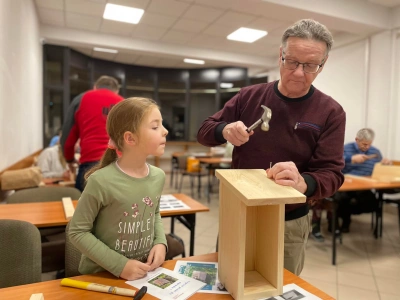 ilustracja aktualności: Międzypokoleniowe warsztaty stolarskie 