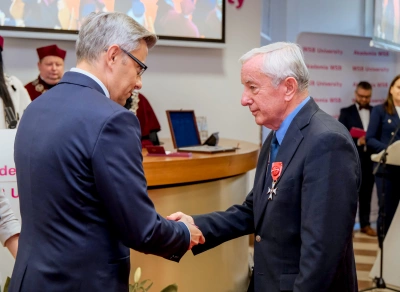 ilustracja aktualności: Krzyż Oficerski Orderu Odrodzenia Polski i Złoty Krzyż Zasługi dla profesorów Akademii WSB