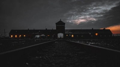 ilustracja aktualności: Studenci upamiętnili rocznicę marsz&oacute;w śmierci więźni&oacute;w Auschwitz 