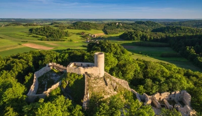 ilustracja aktualności: Niezapomniany Rodzinny Rajd Jurajski - Odkryj Piękno Jurajskiego Krajobrazu!