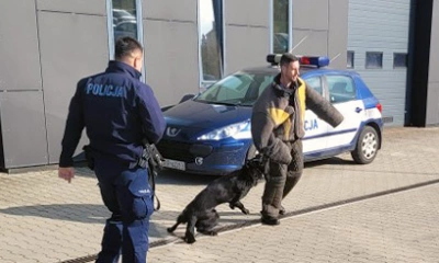 ilustracja aktualności: Studenci AWSB twarzą w twarz z żywą bronią