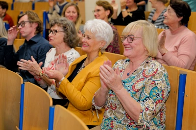 ilustracja aktualności: Dobrostan seniora - wykład i warsztaty śmiechoterapii