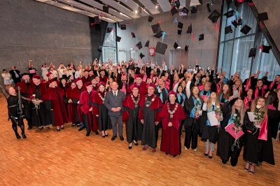 ilustracja aktualności: Gala wręczenia dyplom&oacute;w ukończenia studi&oacute;w Absolwentom studi&oacute;w I i II stopnia - Krak&oacute;w