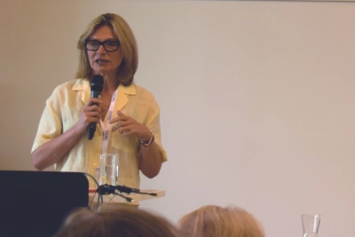 ilustracja aktualności: Wyzwania językowe i komunikacyjne w dynamicznie zmieniających się kontekstach biznesowych