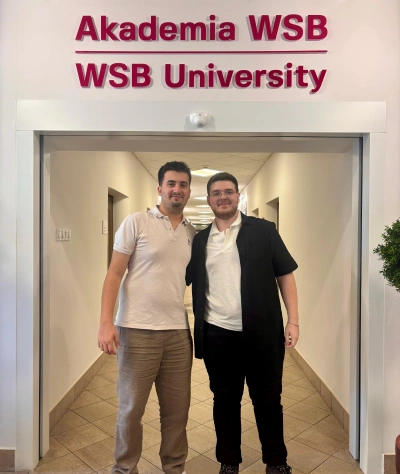 ilustracja aktualności: Volunteers at the WSB University Main Campus in Dąbrowa G&oacute;rnicza