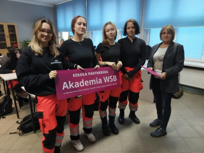 ilustracja aktualności: Akademia WSB przekazała szkołom drukarki 3D w ramach projektu Erasmus+ „3D Smartbox”