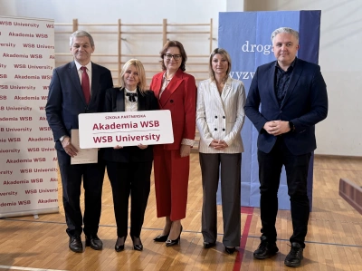 ilustracja aktualności: Akademia WSB obejmuje patronatem klasę z autorskim programem „Kompas Rozwoju”